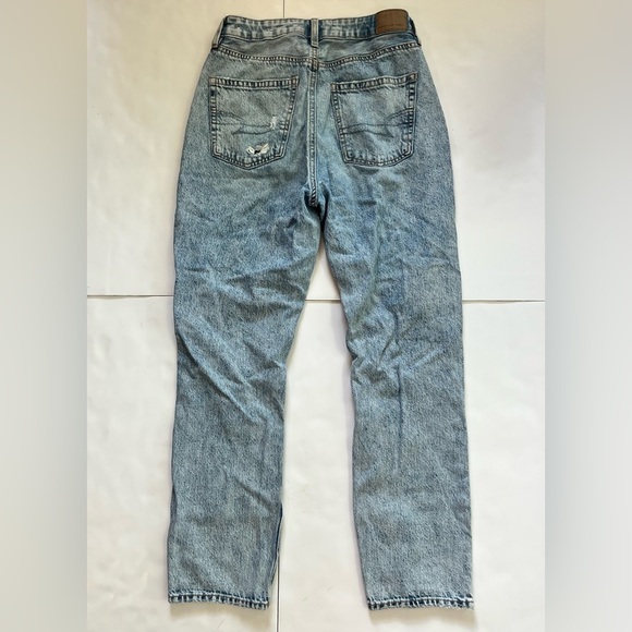 American Eagle Mom Straight Jean Distressed Light Blue Jeans Women’s Size 4 - Picture 12 of 15
